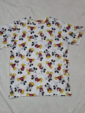 Disney Mickey Tee Size Medium